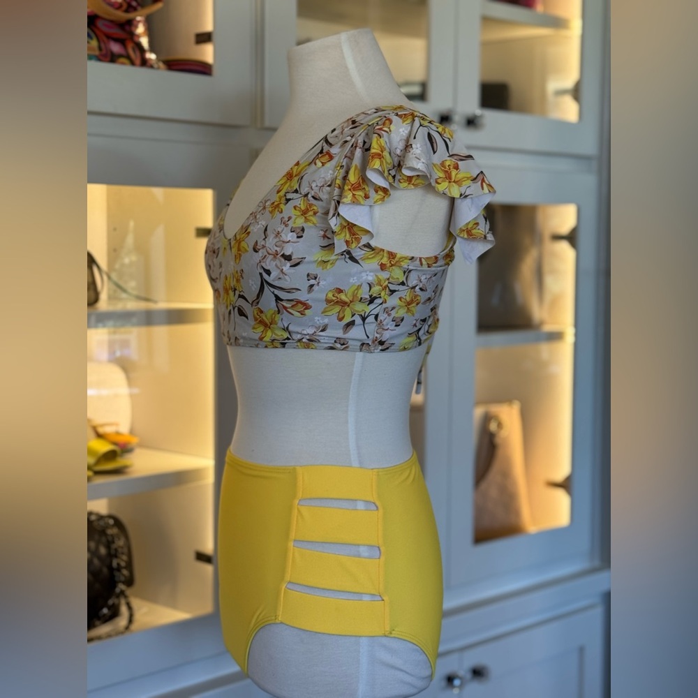 Floral Crop Top and Yellow High-Waisted Bikini Set. Size Medium. - Picture 3 of 4